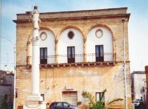 Caprarica del Capo - Uno scorcio di piazza S. Andrea.